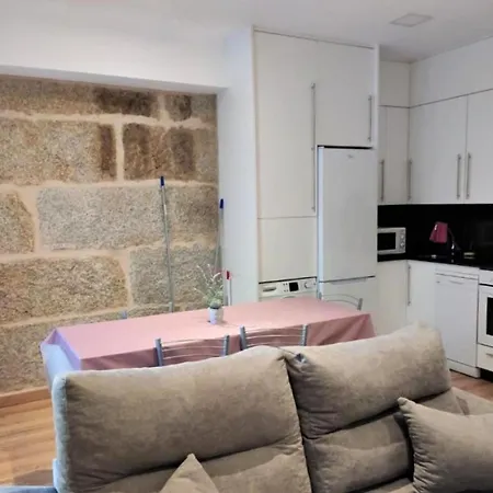 Charming In Overlooking The Apartament Ourense