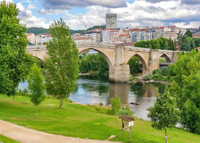Charming In Overlooking The Appartement Ourense